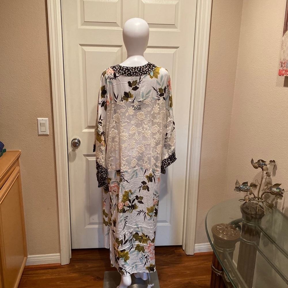 Floral lace accent maxi kimono - Picture 4 of 4